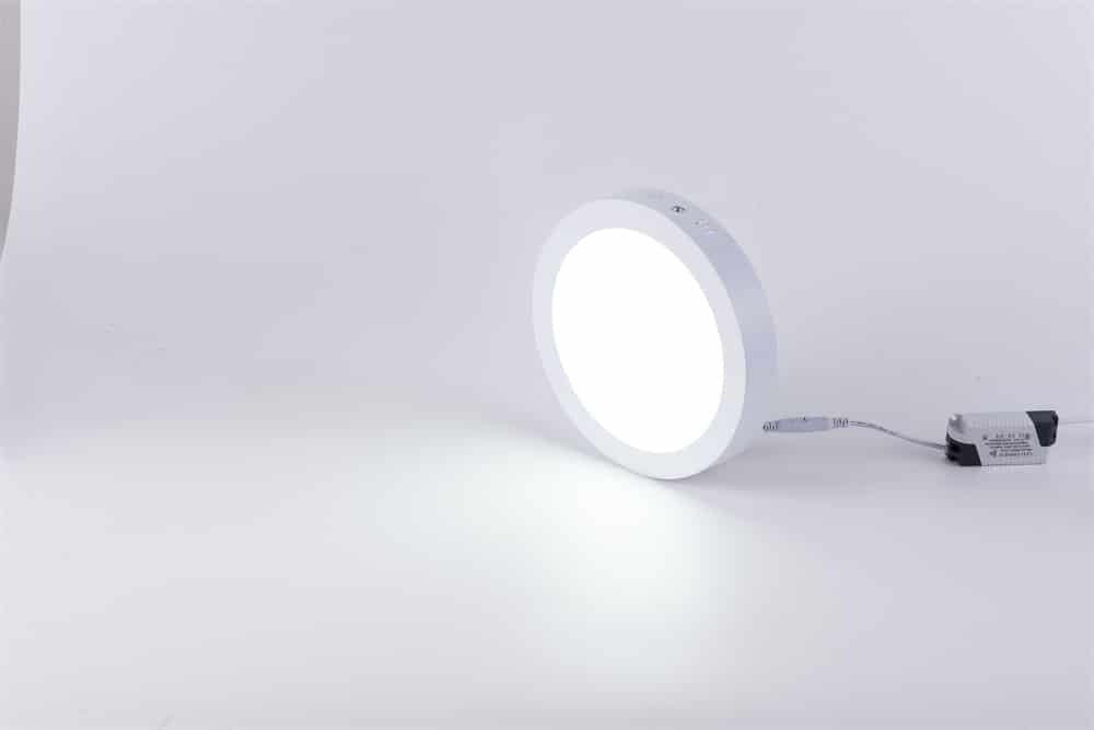 Aplica LED rotunda 6W 220V cu contur metalic, lumina uniforma