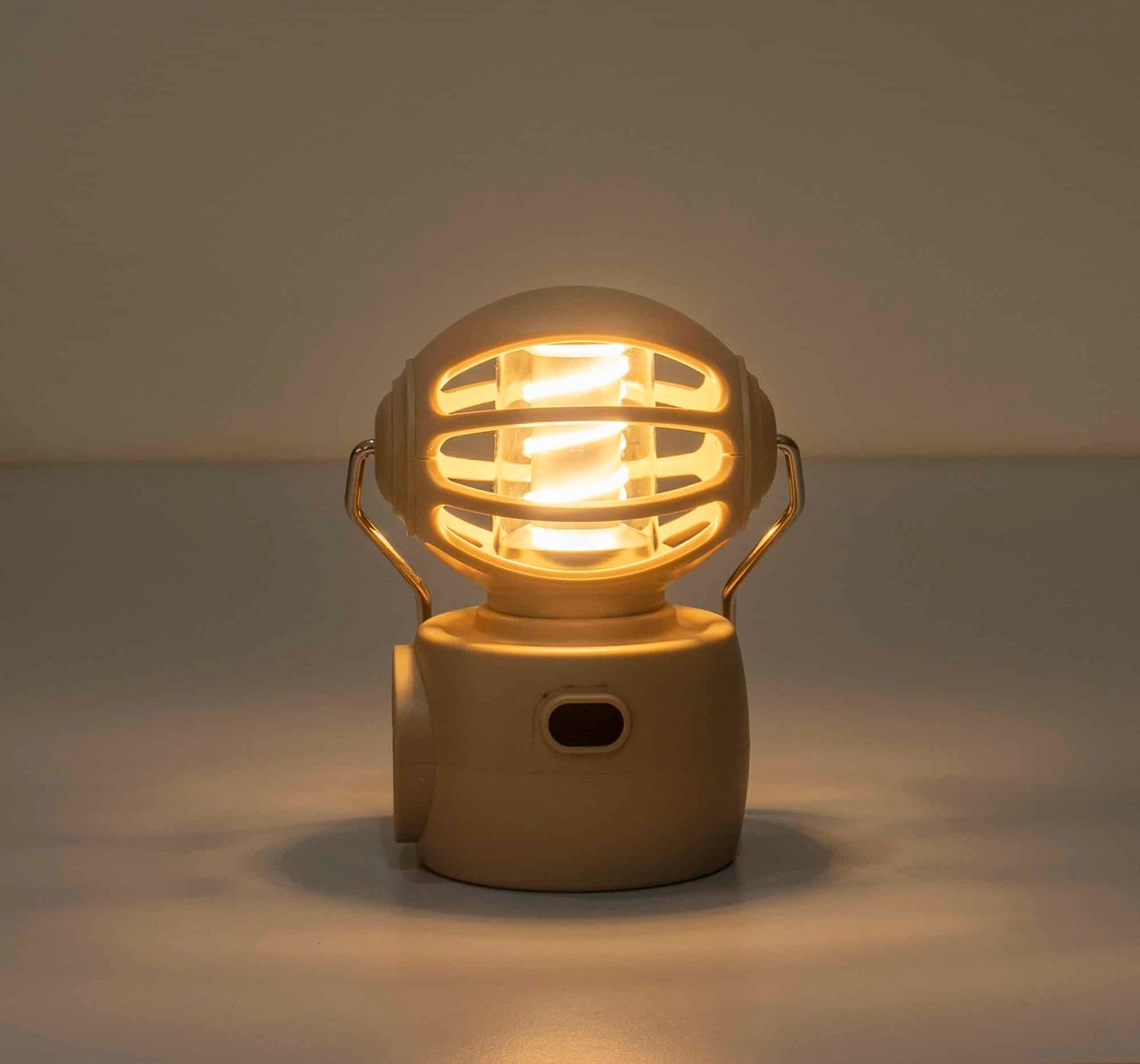 Felinar model robotel cu 4 moduri intensitate lumina, USB, putere 30W, crem