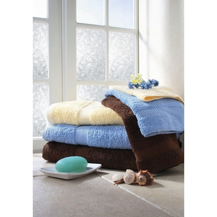 Folie autocolanta pentru geam, model forme geometrice, dimensiuni 45 X 300 cm, usor de aplicat si intretinut, gri/transparent
