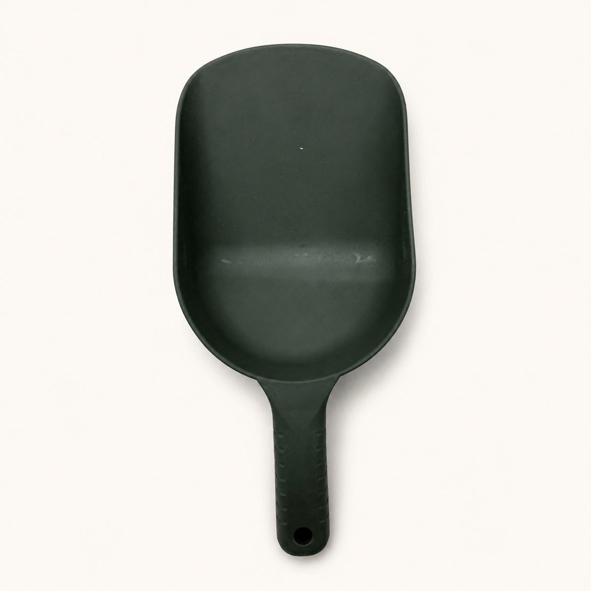 Lingură pentru Nădire și Momeală, Verde – imagine de catalog pe fundal alb cald