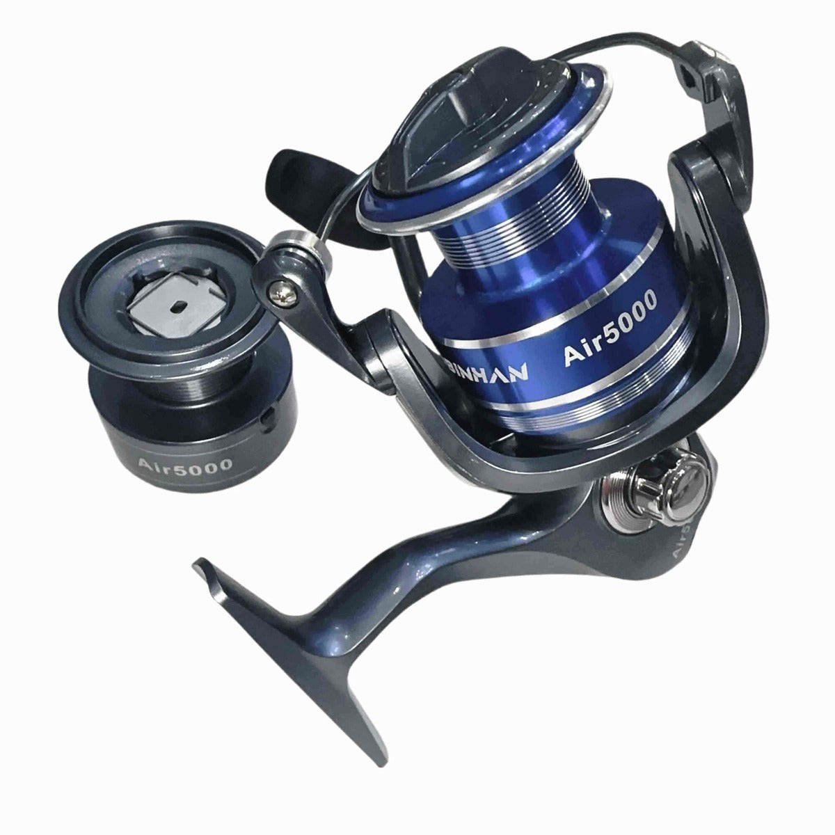 Mulineta Spinning pentru Pescuit, Model Air 5000 – imagine de catalog pe fundal alb cald
