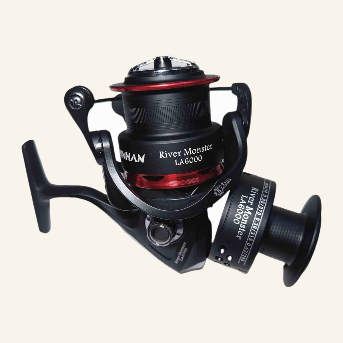 Mulineta Spinning pentru Pescuit, Model LA 6000 – imagine de catalog pe fundal alb cald