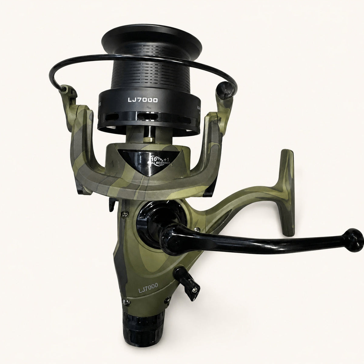 Mulineta Spinning pentru Pescuit, Model LJ7000 – imagine de catalog pe fundal alb cald