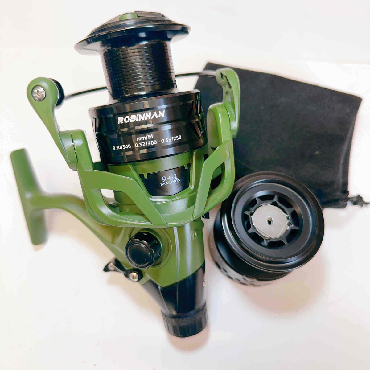 Mulineta Spinning pentru Pescuit, Model TC 6000 – imagine de catalog pe fundal alb cald