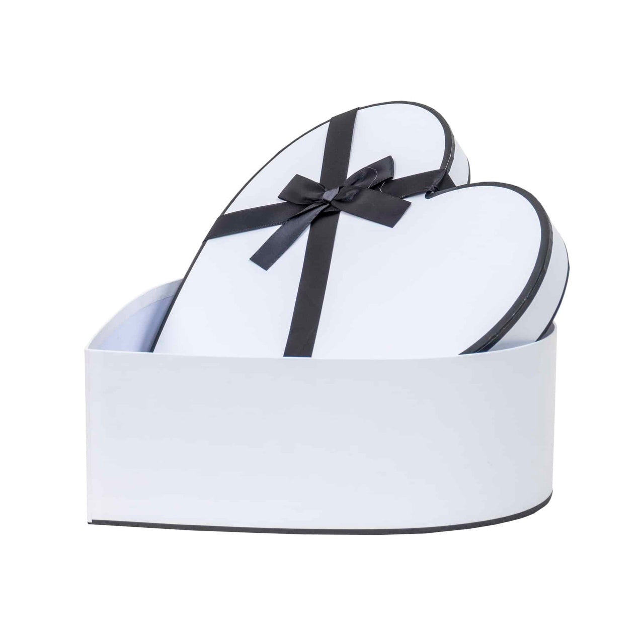 Set 3 cutii in forma de inima cu fundita, dimensiuni diferite