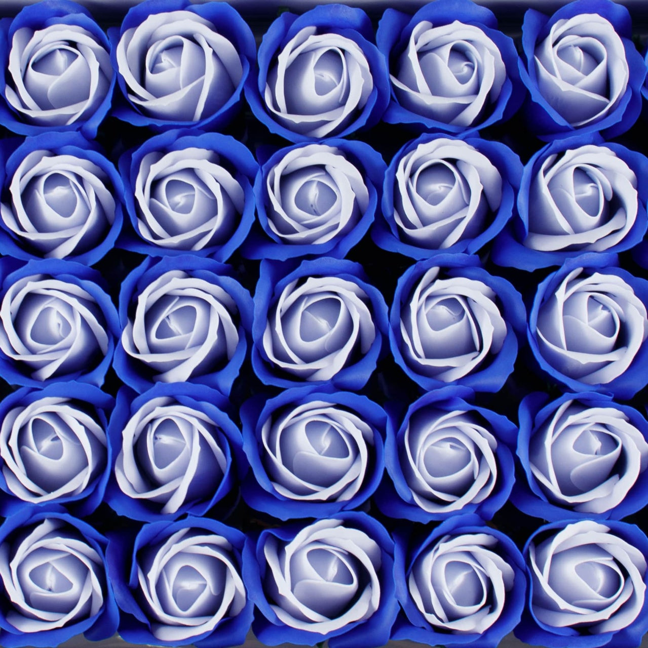 Set 50 trandafiri din sapun, 2 culori albastru-bleu, parfum fin