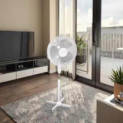 Ventilator cu picior de 16 inch, echipat cu trei palete și o grilă de protecție, 40W, trei trepte de viteză, bază în formă de cruce pentru stabilitate, alb