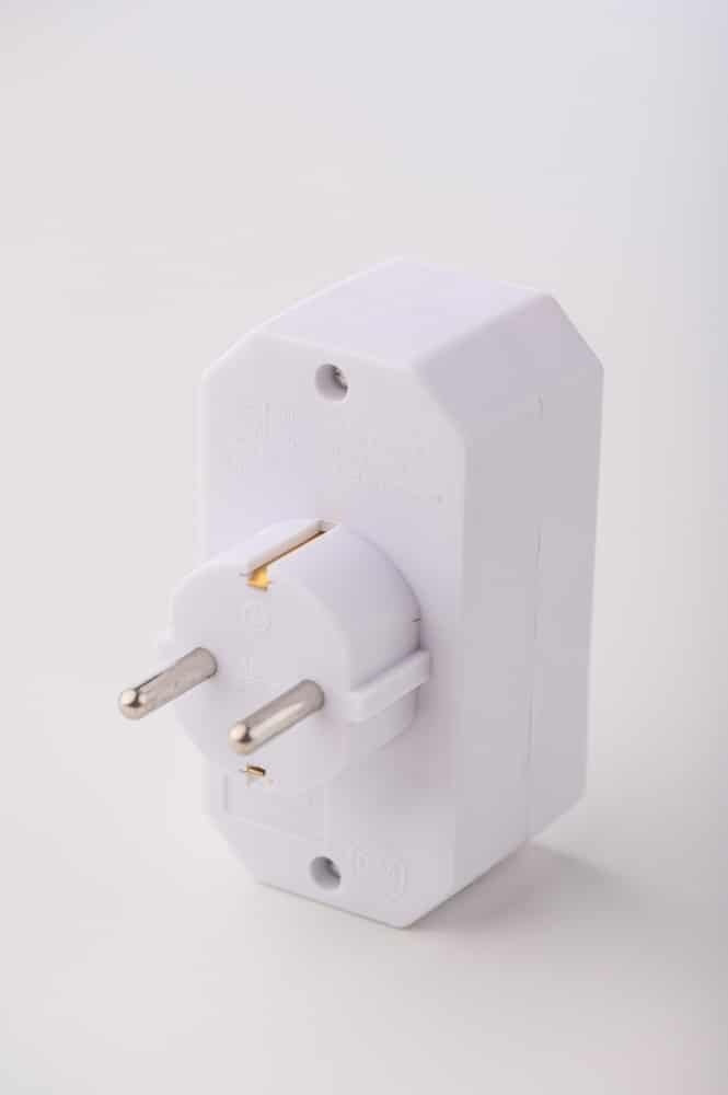 Adaptor triplu 1x Schucko + 2x Euro, 16A, 250V, alb