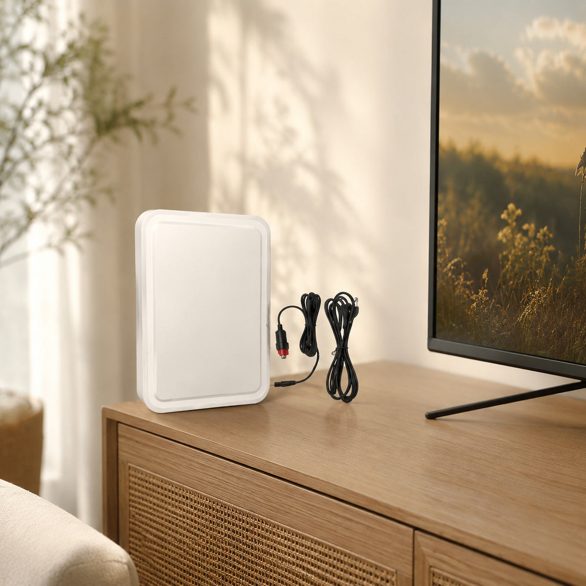 Antenă TV Digitală de Interior cu Amplificator și Cablu, Alb – imagine comercială