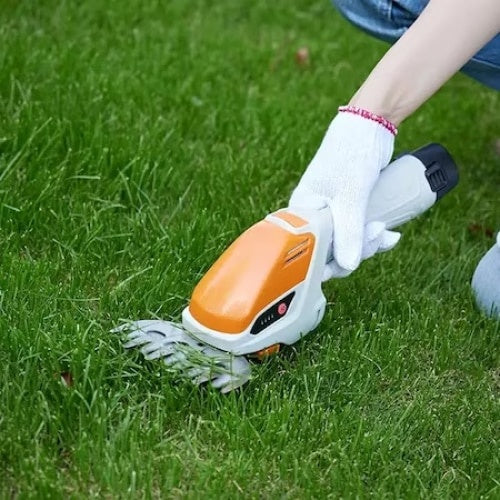 Aparat gradinarit electric, cu functie dubla, pentru tuns iarba sau arbusti, cu doua foarfeci incluse, maner cu inaltime reglabila, gri/portocaliu