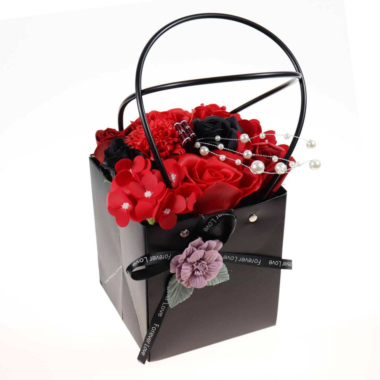 Aranjament floral cu trandafiri multicolori din sapun, sacosa cadou cu parfum fin