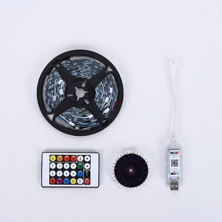Banda LED, control cu telecomanda sau bluetooth, fireworks, alimentare USB, banda flexibila, music, voice, multicolor