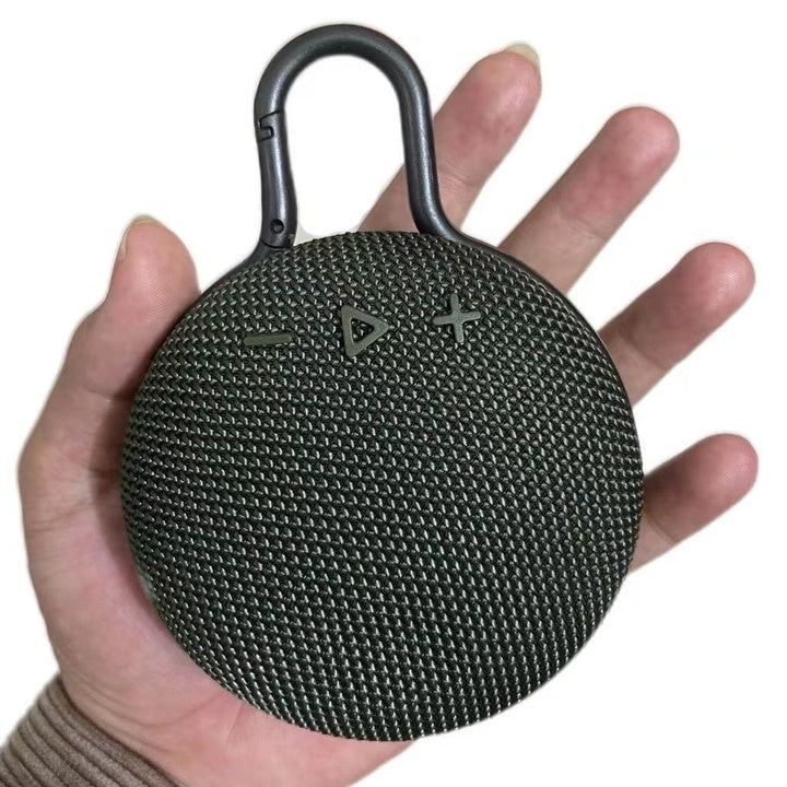 Boxa portabila, fara fir, rezistenta la apa, slot MicroSD, acumulator reincarcabil, port USB, dimensiuni 14.5x10.5x5 cm, negru