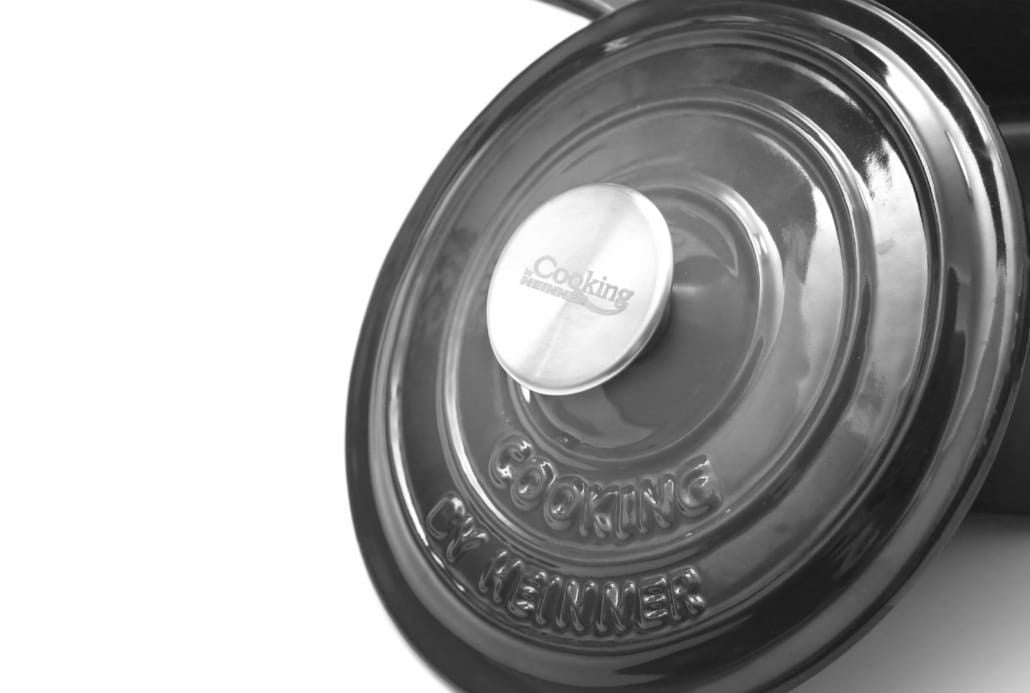 Cratita fonta emailata cu capac 22x9.5 cm, capacitate 2.9 L, culoare gri