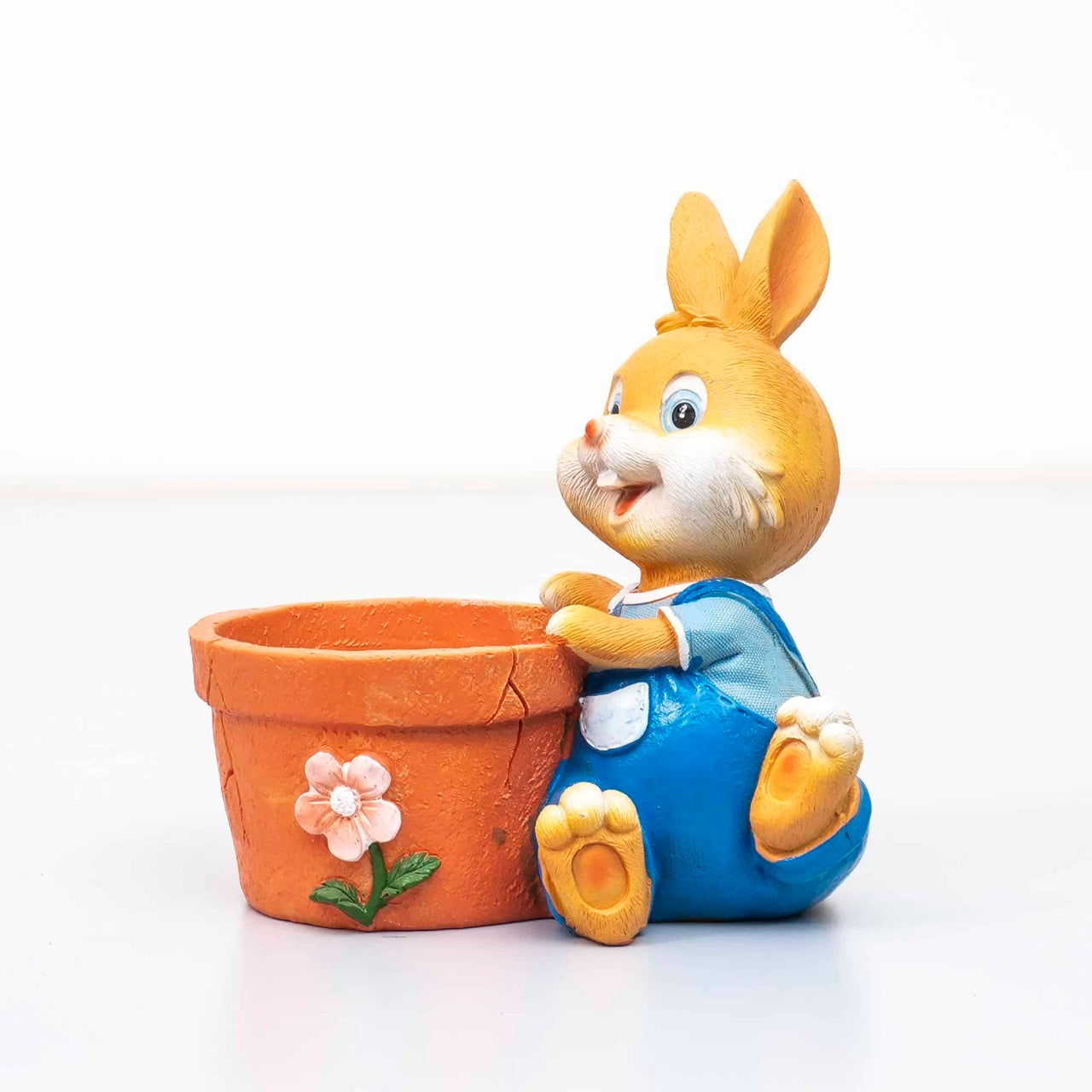 Decoratiune gradina iepure cu ghiveci pentru flori, rasina, inaltime 17cm galben
