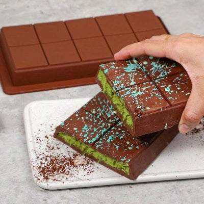 Forma din silicon alimentar pentru ciocolata Dubai, dimensiuni 25x13.5 cm, usor de curatat si folosit, fara gust si miros, maro