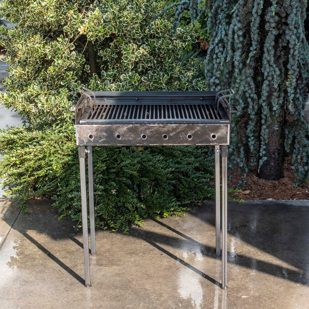 Gratar metalic pe carbuni, 2 nivele, dimensiuni 60x37 cm, picioare detasabile