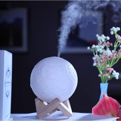 Lampa de veghe cu umidificator, Luna Moon 3D, Aromaterapie, 880ml, lumina 3 culori + stand lemn