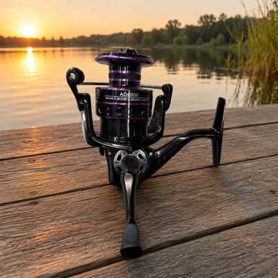 Mulineta Spinning pentru Pescuit, Model AD2000 – imagine comercială în ambient