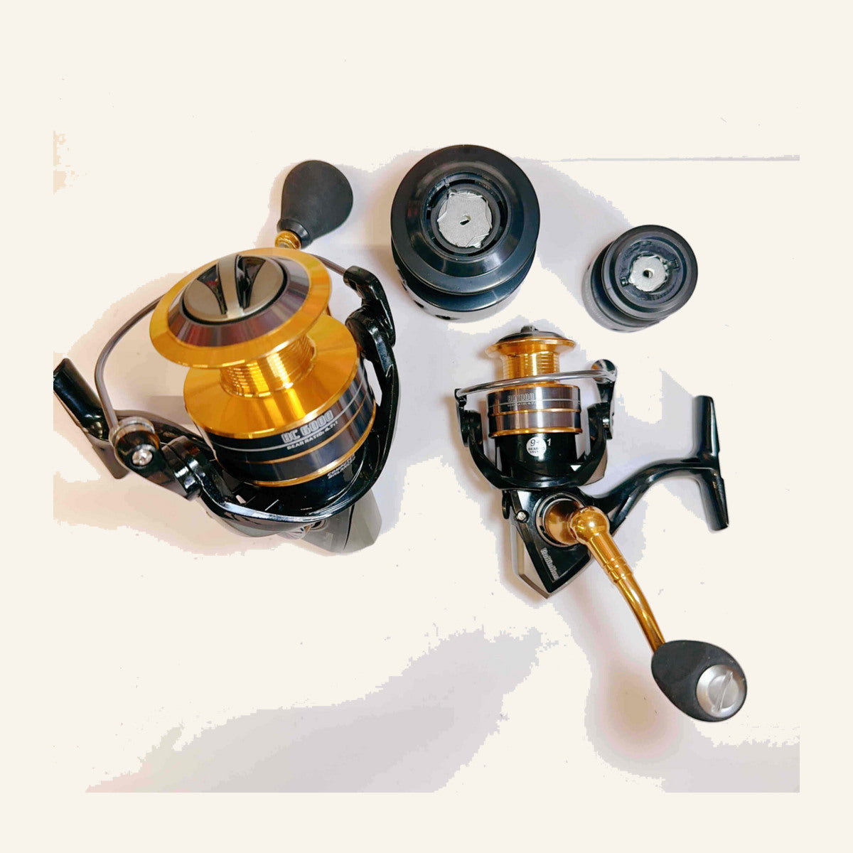 Mulineta Spinning pentru Pescuit, Model BC 5000 – imagine de catalog pe fundal alb cald