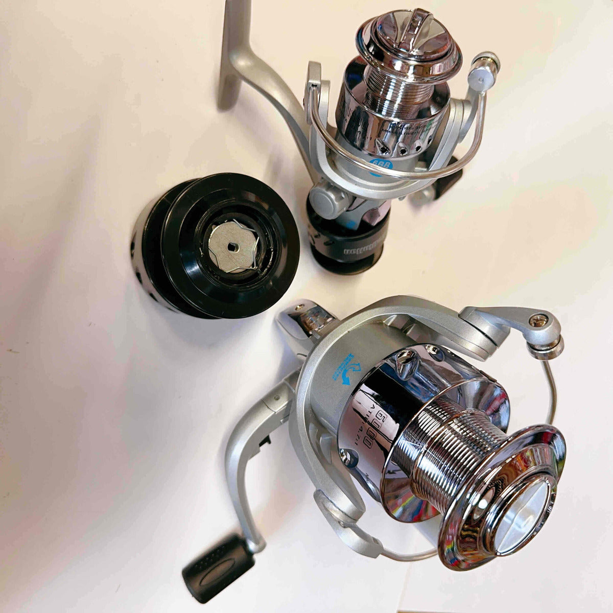 Mulineta Spinning pentru Pescuit, Model EF 6000 – imagine de catalog pe fundal alb cald
