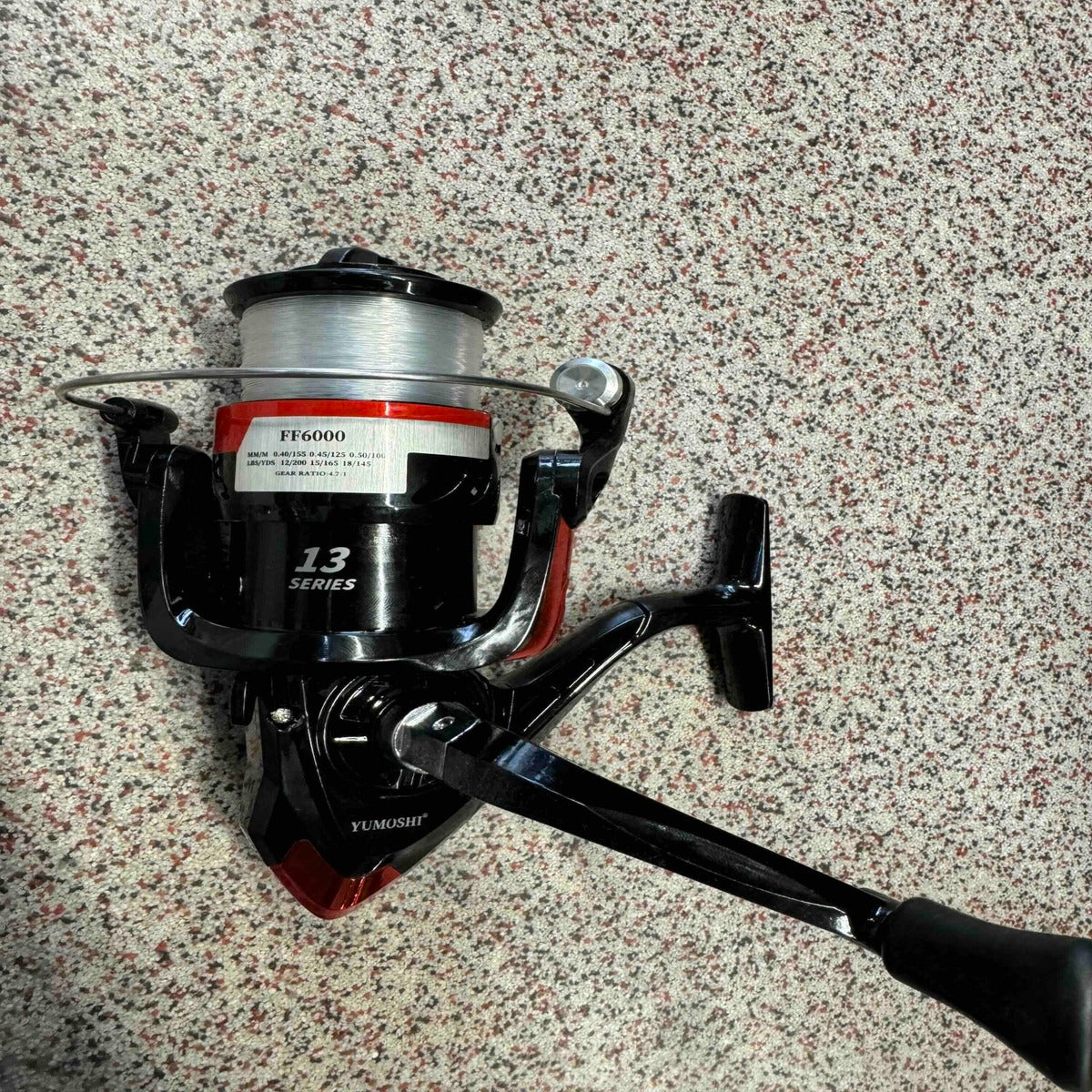 Mulineta Spinning pentru Pescuit, Model FF6000 – imagine de catalog pe fundal alb cald