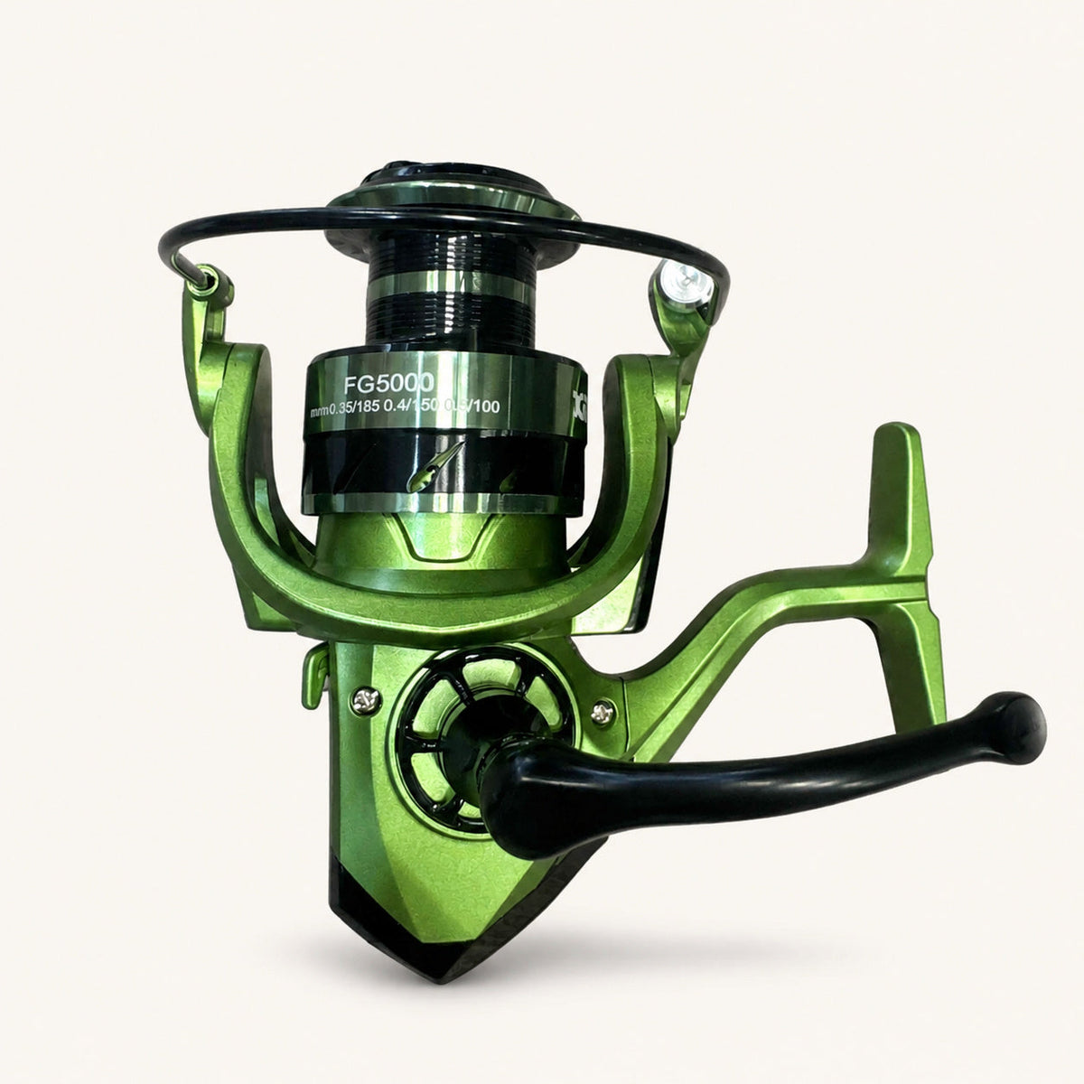 Mulineta Spinning pentru Pescuit, Model FG5000 – imagine de catalog pe fundal alb cald