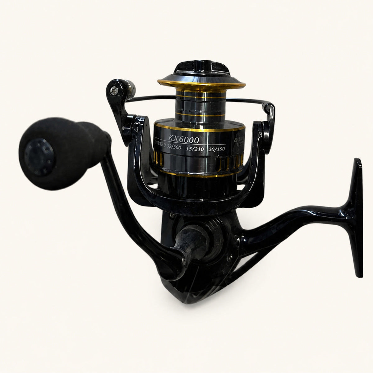 Mulineta Spinning pentru Pescuit, Model KX6000 – imagine de catalog pe fundal alb cald