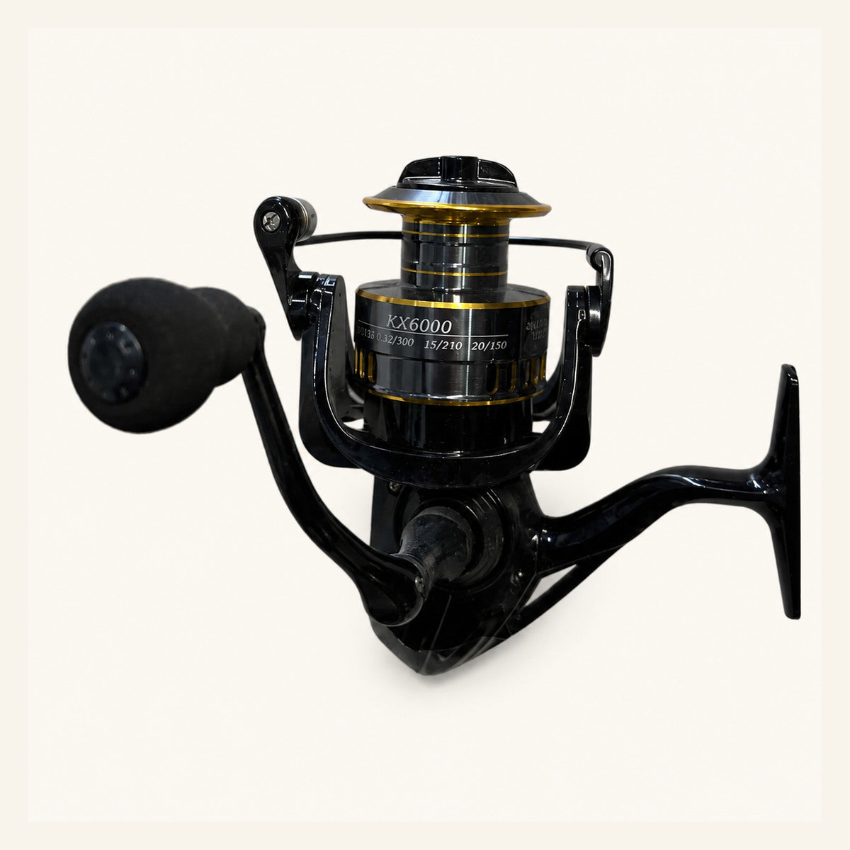Mulineta Spinning pentru Pescuit, Model KX7000 – imagine de catalog pe fundal alb cald