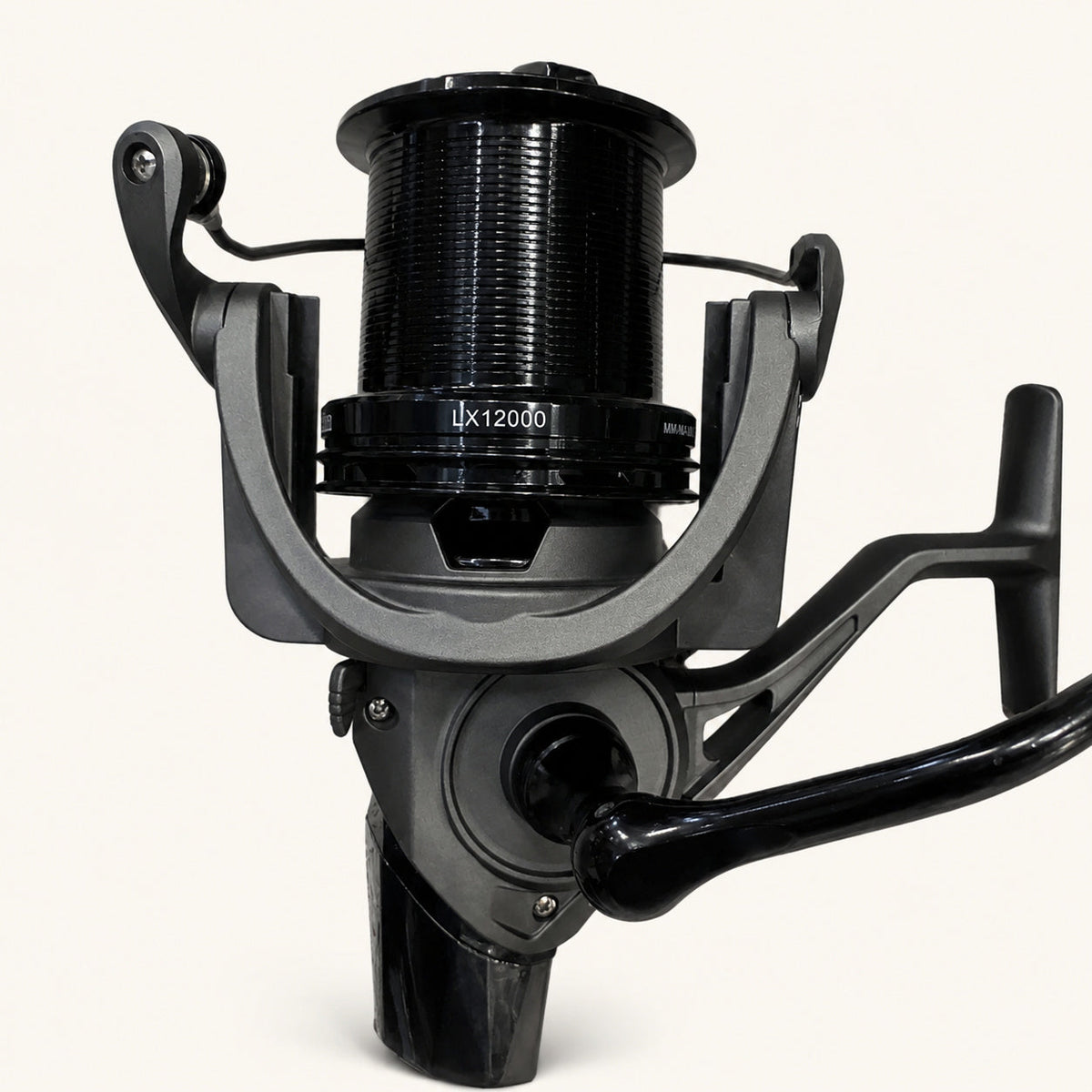 Mulineta Spinning pentru Pescuit, Model LX12000 – imagine de catalog pe fundal alb cald