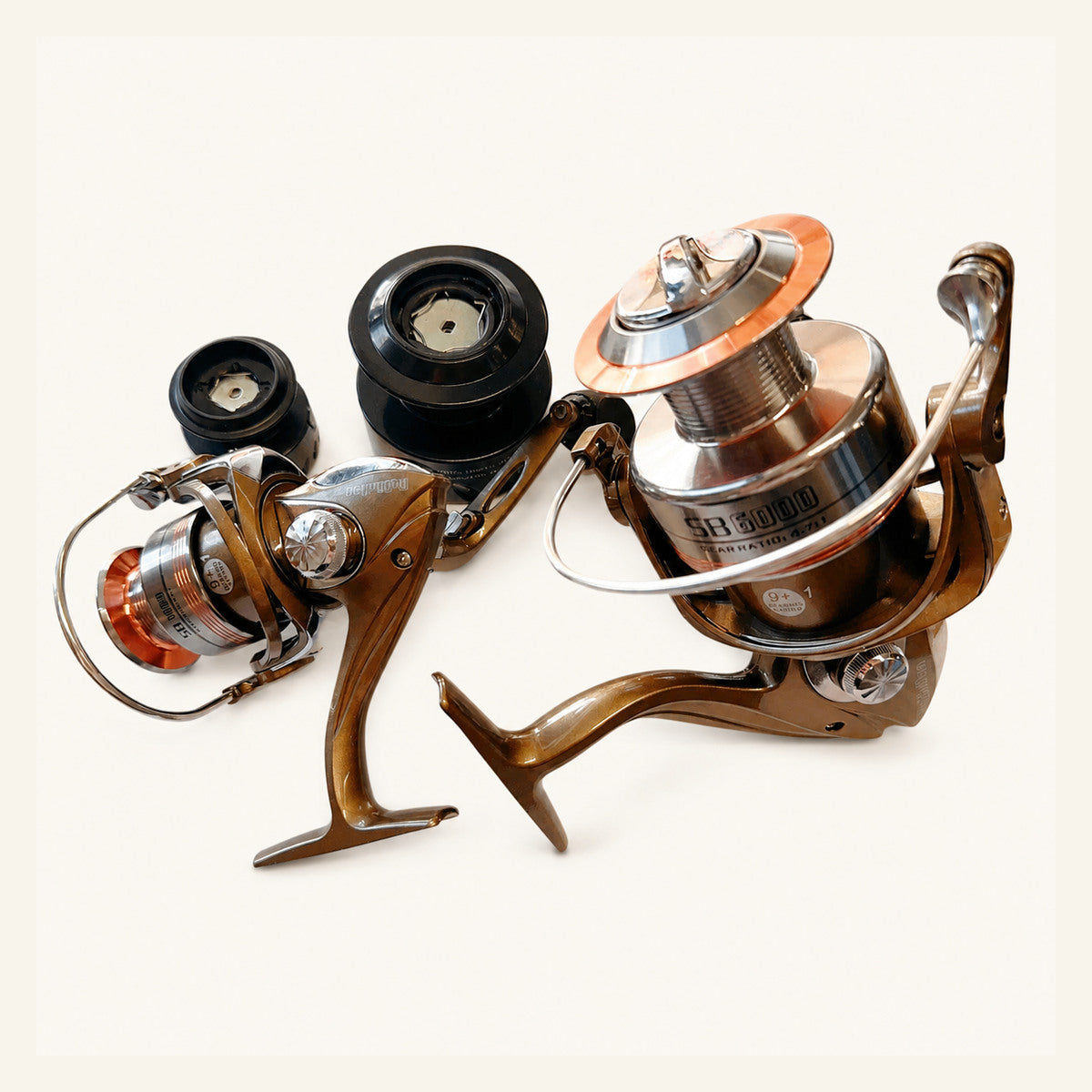 Mulineta Spinning pentru Pescuit, Model SB 5000 – imagine de catalog pe fundal alb cald