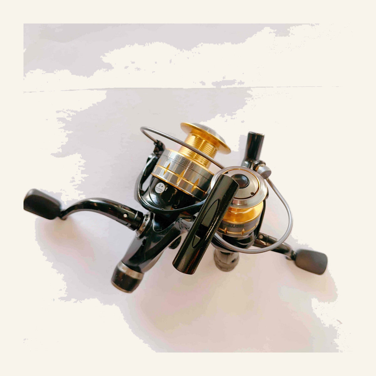 Mulineta Spinning pentru Pescuit, Model SV 3000 – imagine de catalog pe fundal alb cald