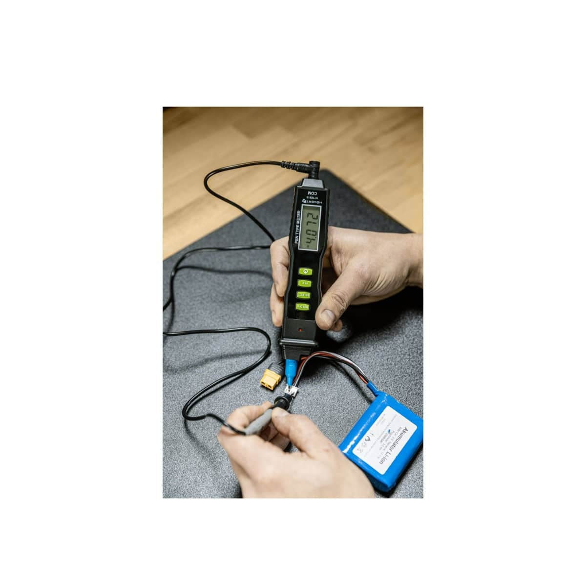 Multimetru digital portabil cu tehnologie SMART, masurare True RMS, ecran LCD iluminat