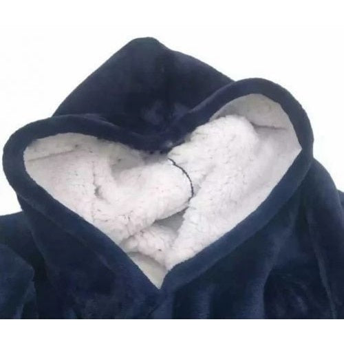 Patura cu maneci, tip hanorac lung, marime universala, din fleece captusit cu blana, cu buzunare, mansete si gluga, albastru