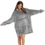 Patura cu maneci, tip hanorac lung, marime universala, din fleece captusit cu blana, cu buzunare, mansete si gluga, gri