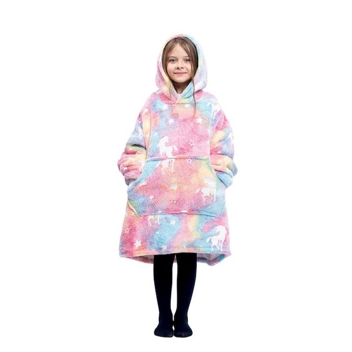 Patura cu maneci, tip hanorac lung, pentru copii/adulti, cu imprimeu FLUORESCENT, din fleece captusit cu blana, cu buzunare, mansete si gluga, roz