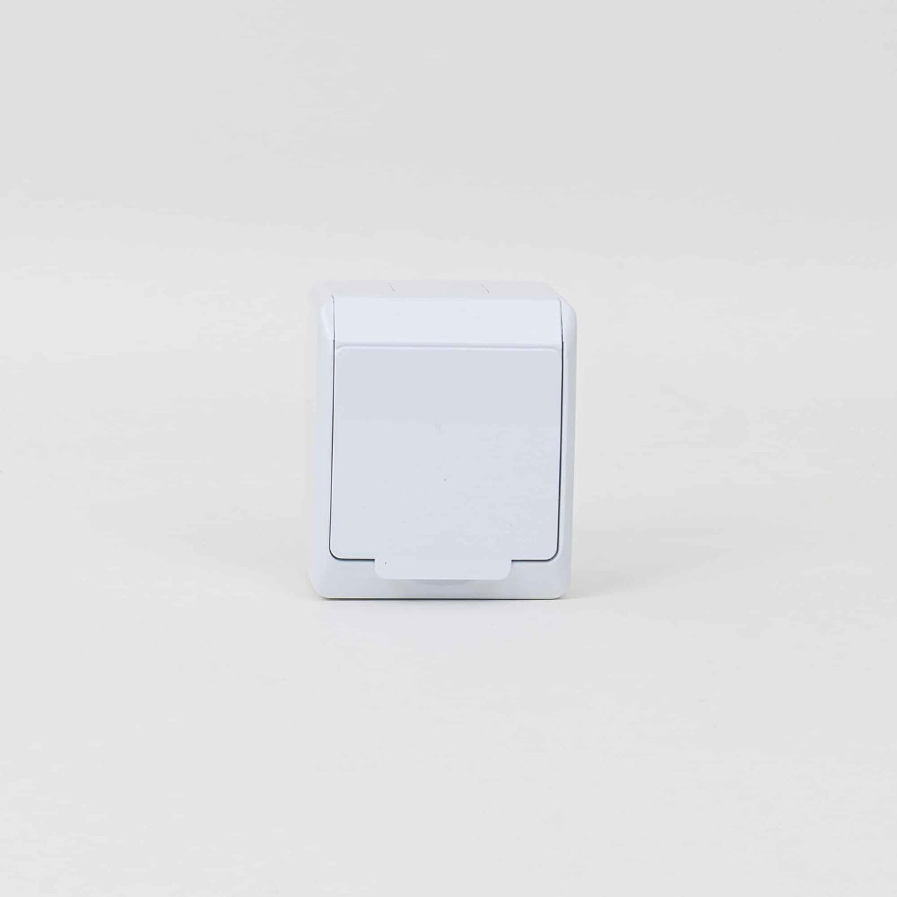 Priza simpla alba cu capac, 16A/250V, protectie IP44