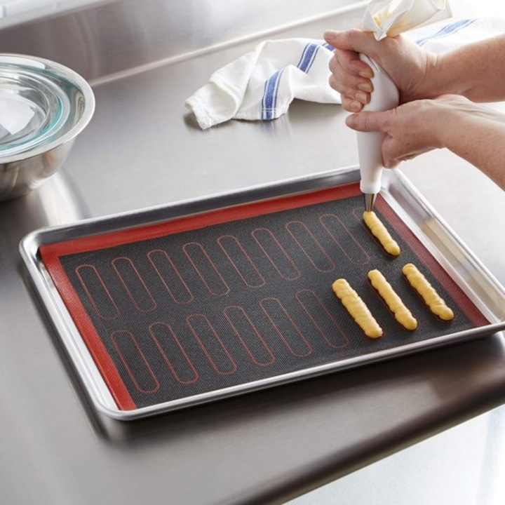 Tava de copt, din silicon perforat, dimensiuni 30x40cm, reutilizabil, rezistenta la temperaturi între -60°C și +230°C, negru