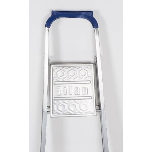 Scara metal cu trei trepte si platforma, inaltime maxima 1.44 m, fixa