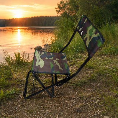 Scaun Compact Pliabil pentru Pescuit, cu Spătar, Camuflaj – imagine comercială în ambient