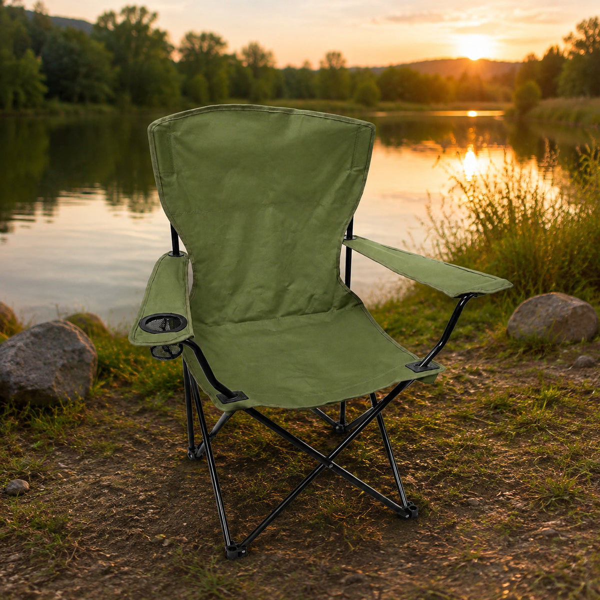 Scaun Pliabil pentru Pescuit și Camping, cu Cotiere și Suport Pahar, Verde – imagine comercială în ambient