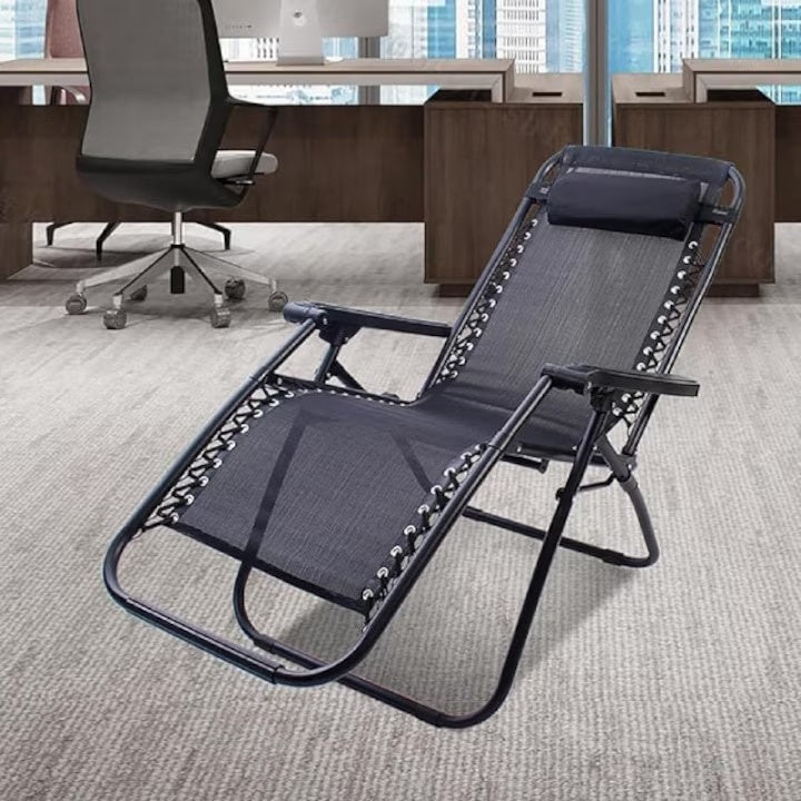 Scaun pliabil tip sezlong, cu cotiera si suport lateral, pentru plaja, terasa, gradina, greutate maxima suportata 120 kg, din metal si textil, negru