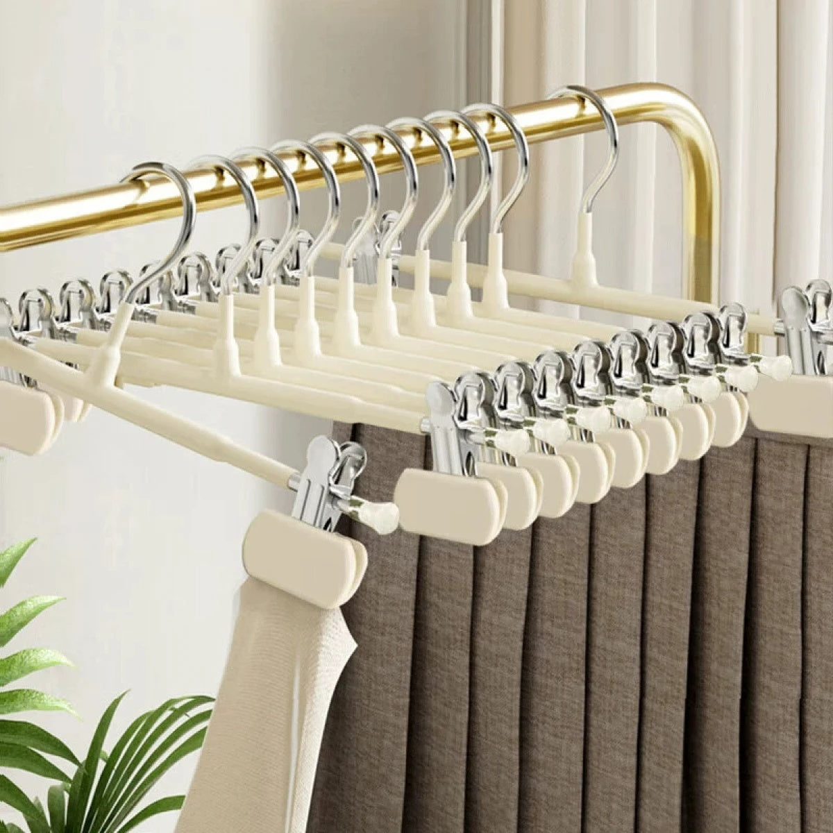 Set 10 umerase cu clips pentru pantaloni, din otel, dimensiuni 31 x 13 cm, crem