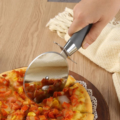 Set 2 ustensile pentru pizza, spatula si cutit, din otel inoxidabil, maner practic din ABS, negru/argintiu