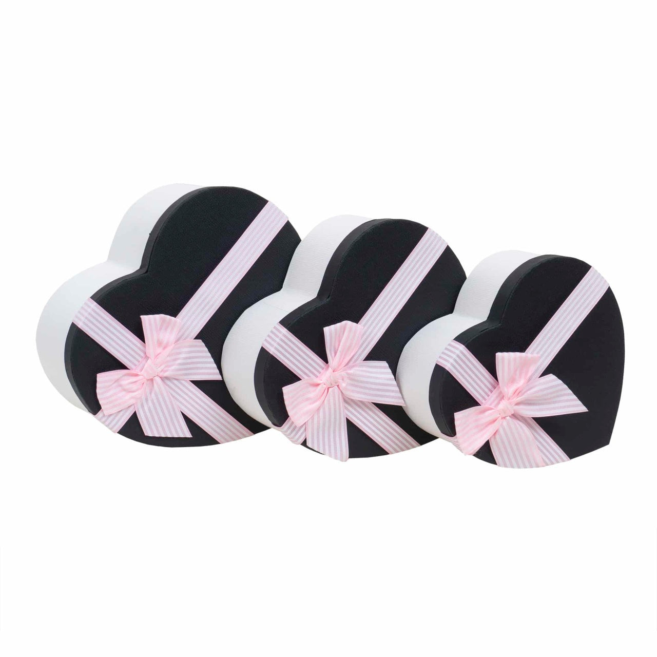 Set 3 cutii in forma de inima cu dimensiuni diferite pentru decor si cadouri
