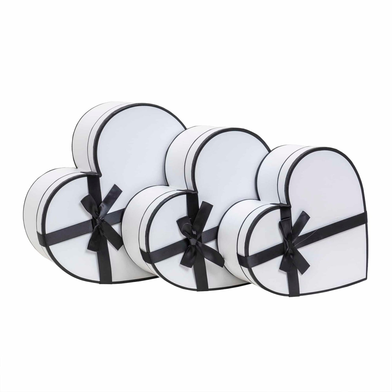 Set 3 cutii in forma de inima cu fundita, dimensiuni diferite