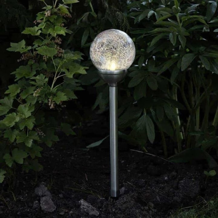 Set 4 lampi solare pentru gradina, tip sfera, dimensiuni 40 x 10 cm, cu fixare tip tarus, senzor de lumina, alb