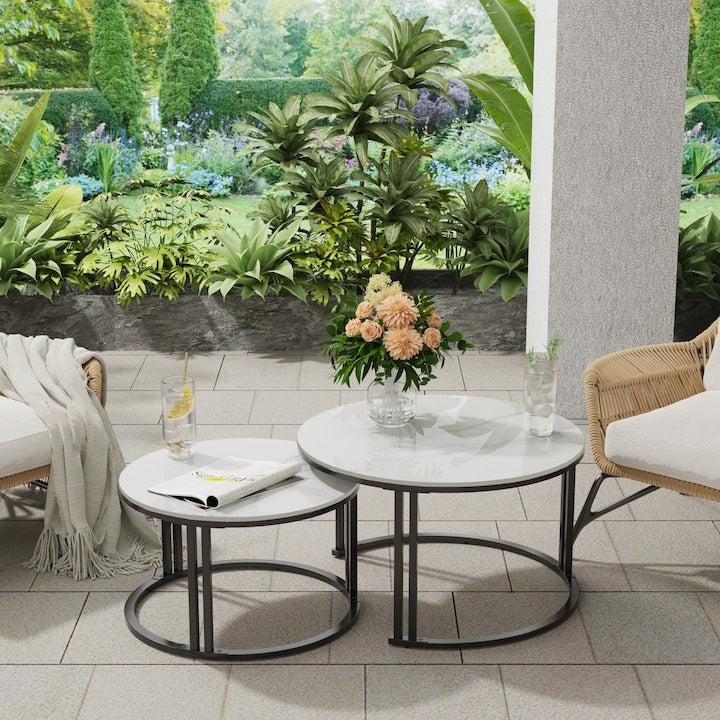 Set de două măsuțe de cafea tip nesting, dimensiuni 50*50*39.5/ 70*70*43.5 cm, din metal si imitatie de marmura, cu blat rotund, alb/negru