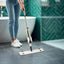 Set mop plat cu pulverizator, maner din aluminiu de 125 cm, cap din microfibra, rezervor integrat ,ideal pentru curatarea eficienta a podelelor din lemn, gresie sau laminat, alb