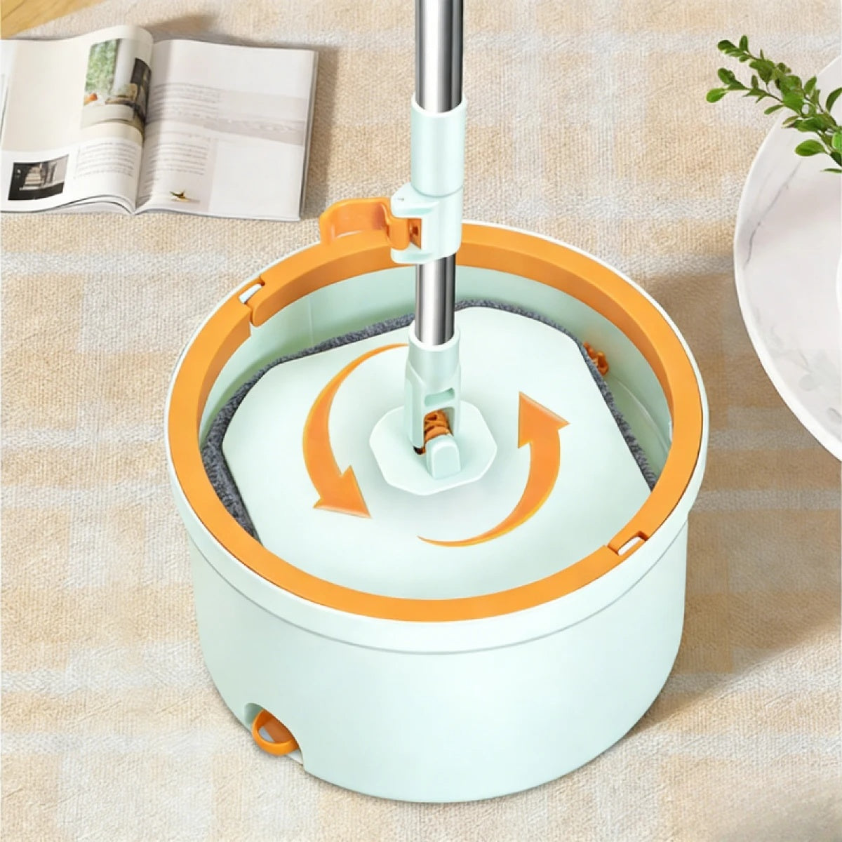 Set mop rotativ 360° cu galeata centrifuga, separare apa curata de apa murdara, sistem evacuare apa, 4 rezerve, gri